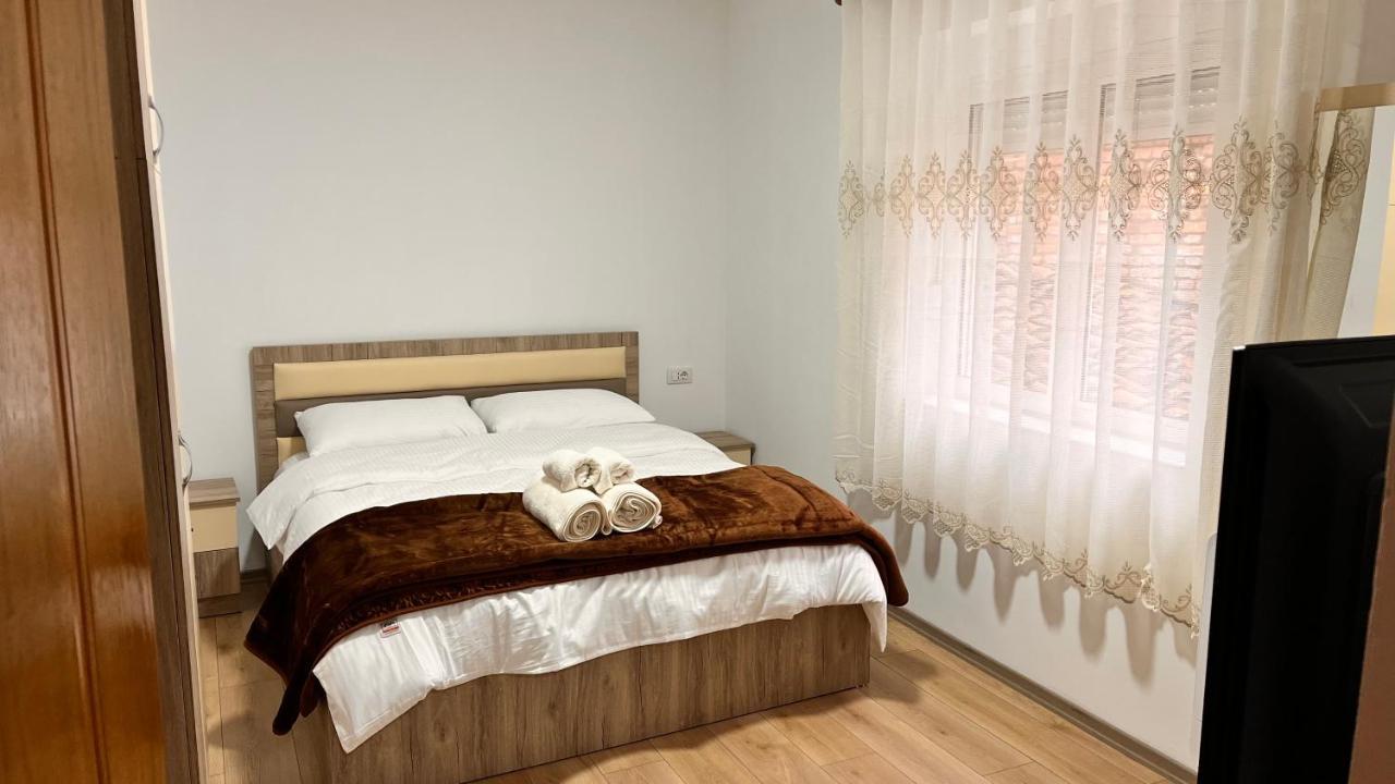 Driteza Hotel Korce Buitenkant foto