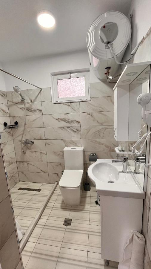Driteza Hotel Korce Buitenkant foto