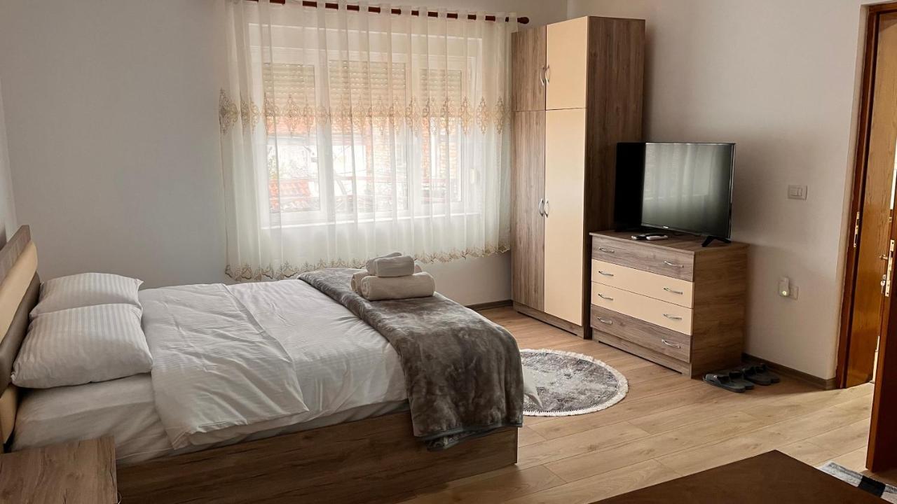 Driteza Hotel Korce Buitenkant foto