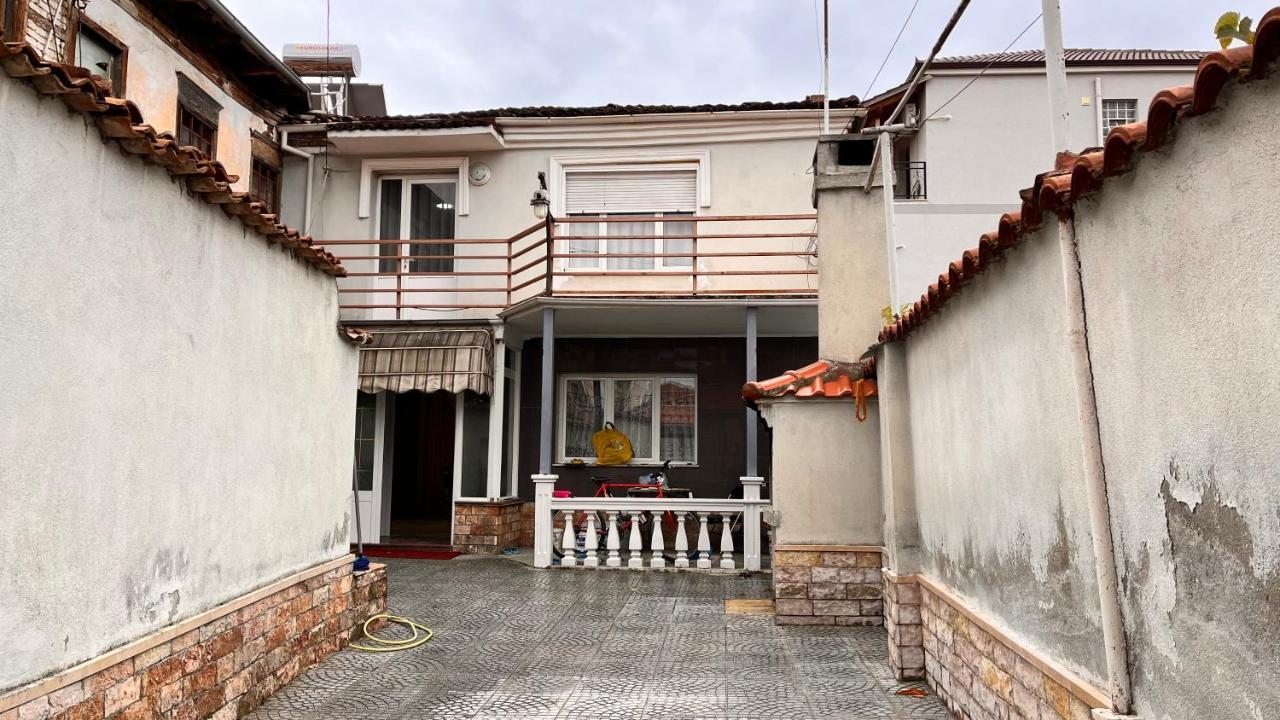 Driteza Hotel Korce Buitenkant foto