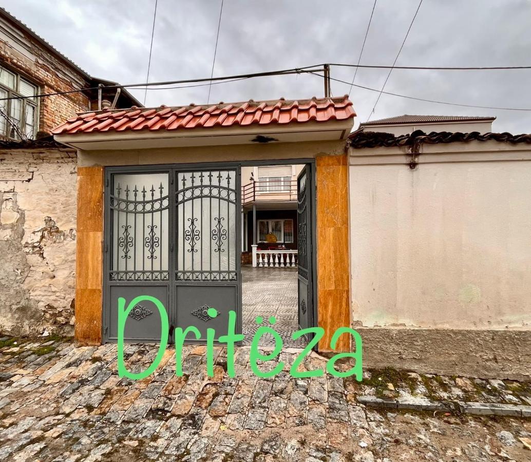 Driteza Hotel Korce Buitenkant foto