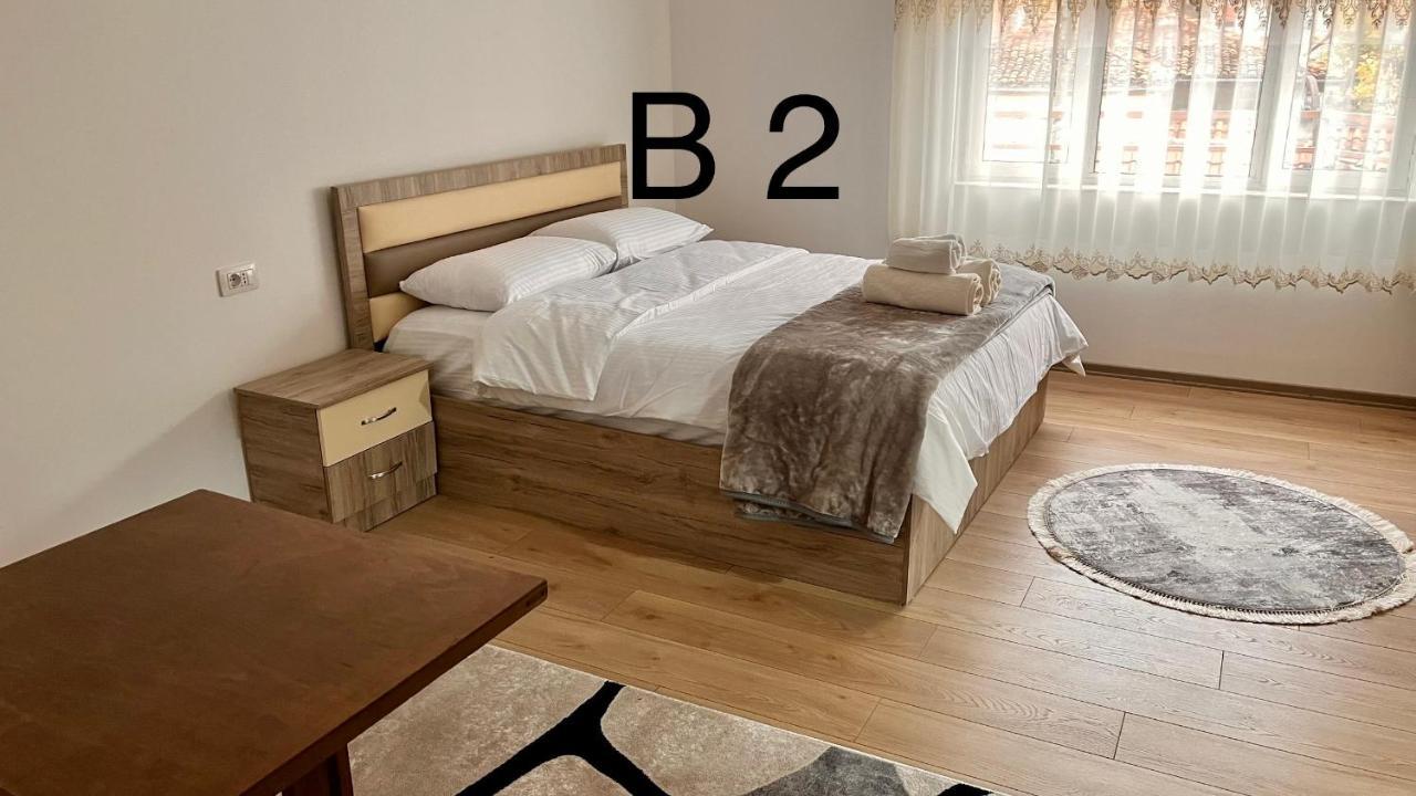 Driteza Hotel Korce Buitenkant foto