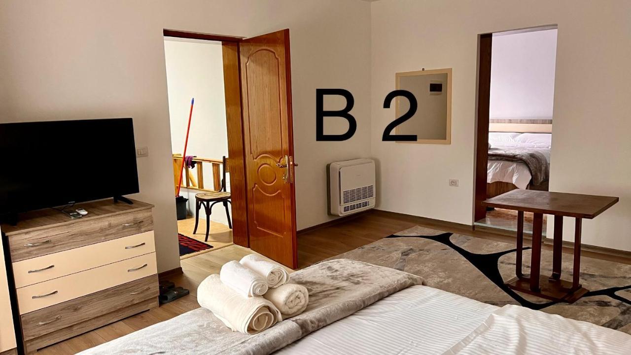 Driteza Hotel Korce Buitenkant foto