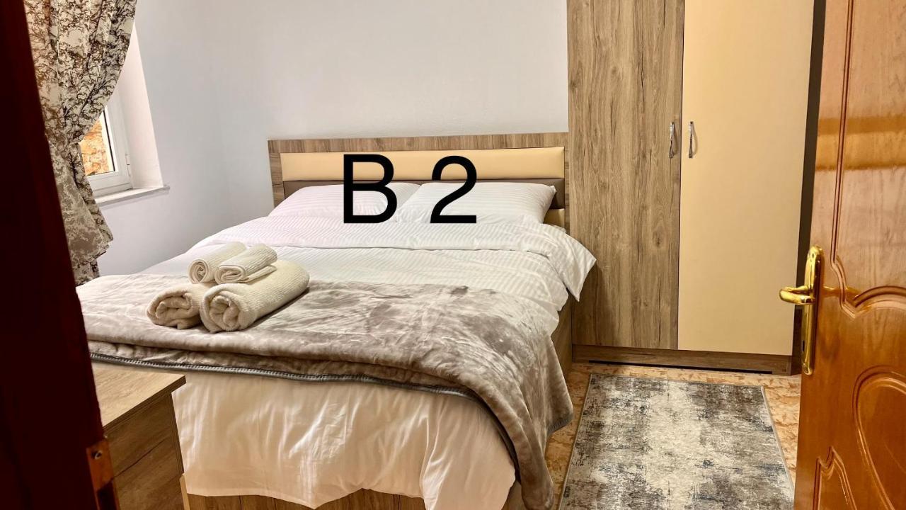Driteza Hotel Korce Buitenkant foto