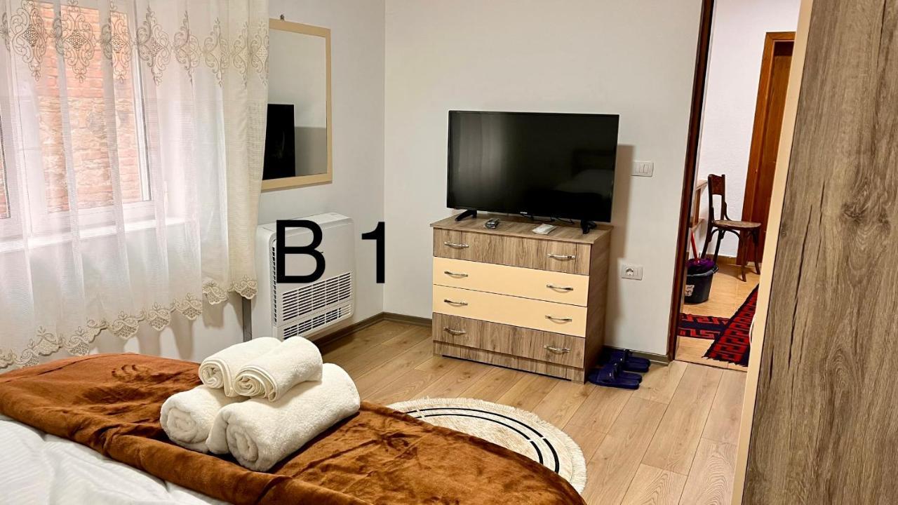 Driteza Hotel Korce Buitenkant foto