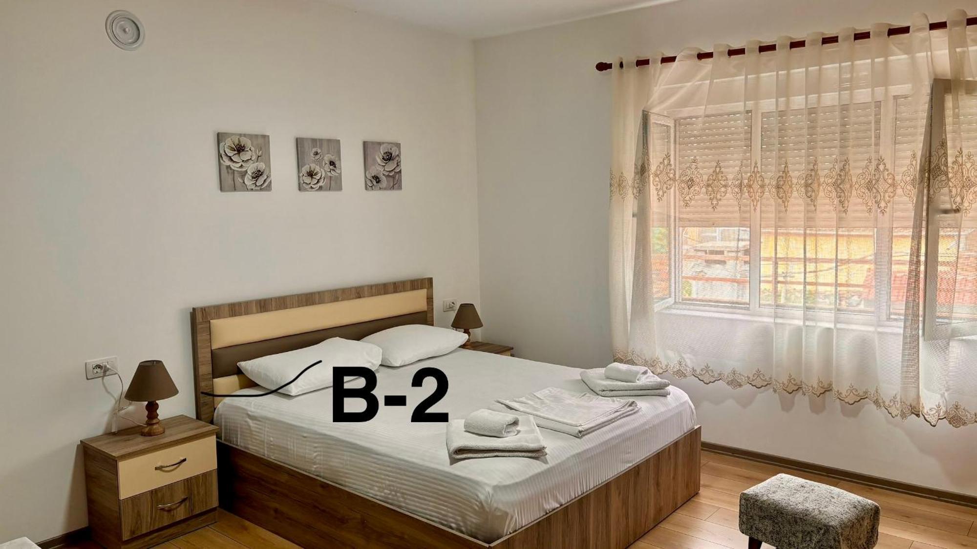 Driteza Hotel Korce Buitenkant foto