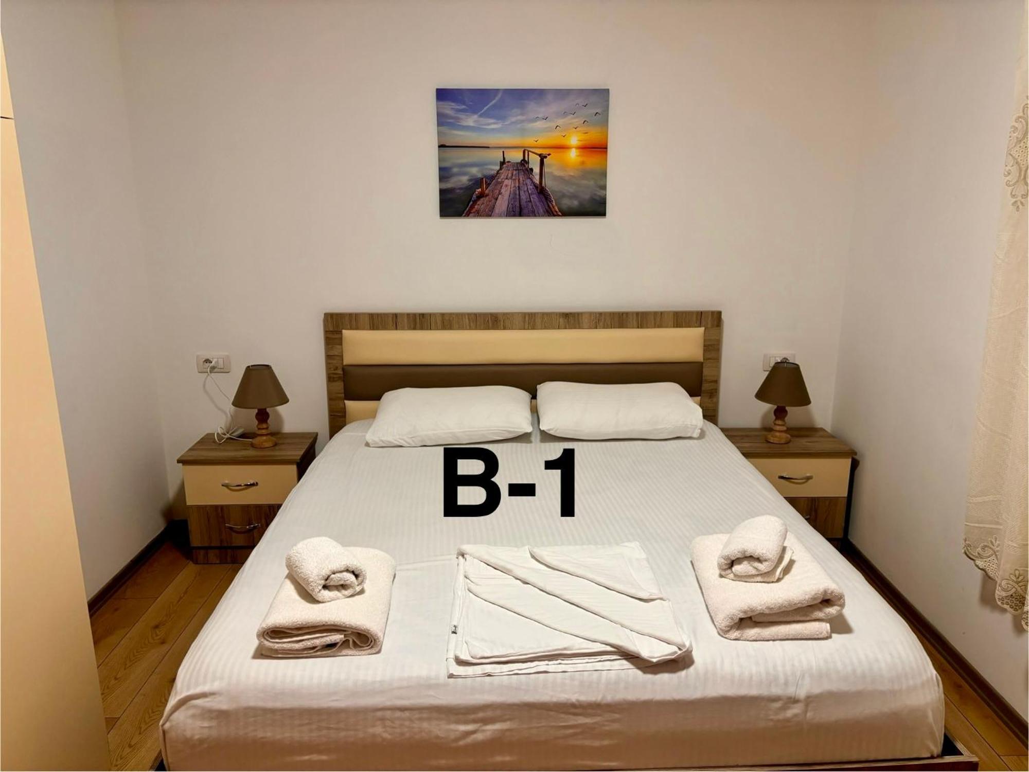 Driteza Hotel Korce Buitenkant foto