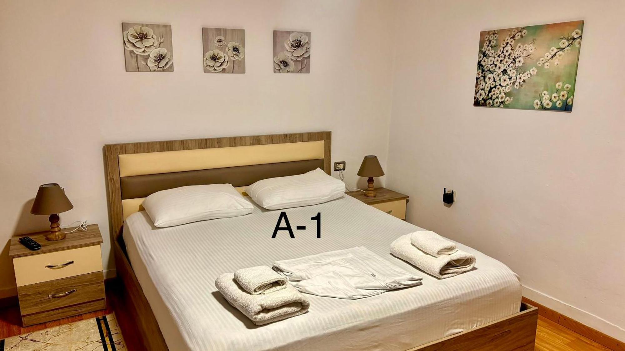Driteza Hotel Korce Buitenkant foto